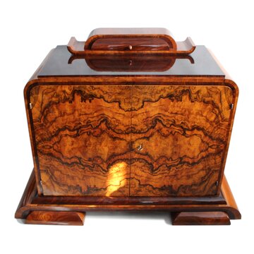 Pomocnik art deco po renowacji Pomocnik art deco po renowacji